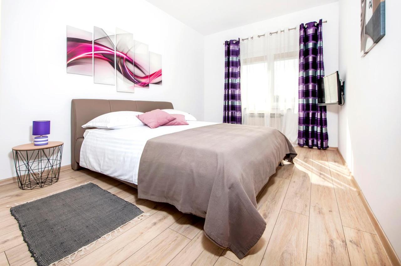 Apartments Euphemia ロヴィニ エクステリア 写真