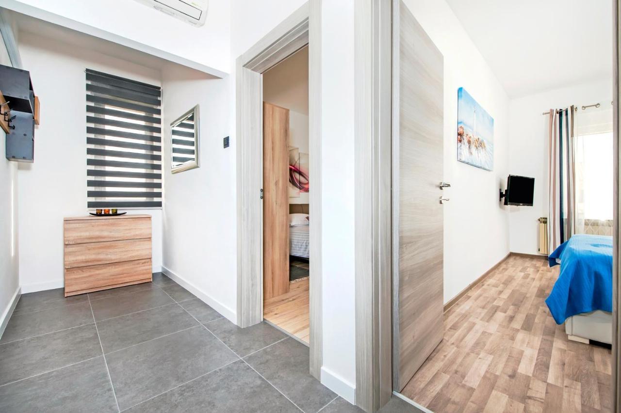 Apartments Euphemia ロヴィニ エクステリア 写真