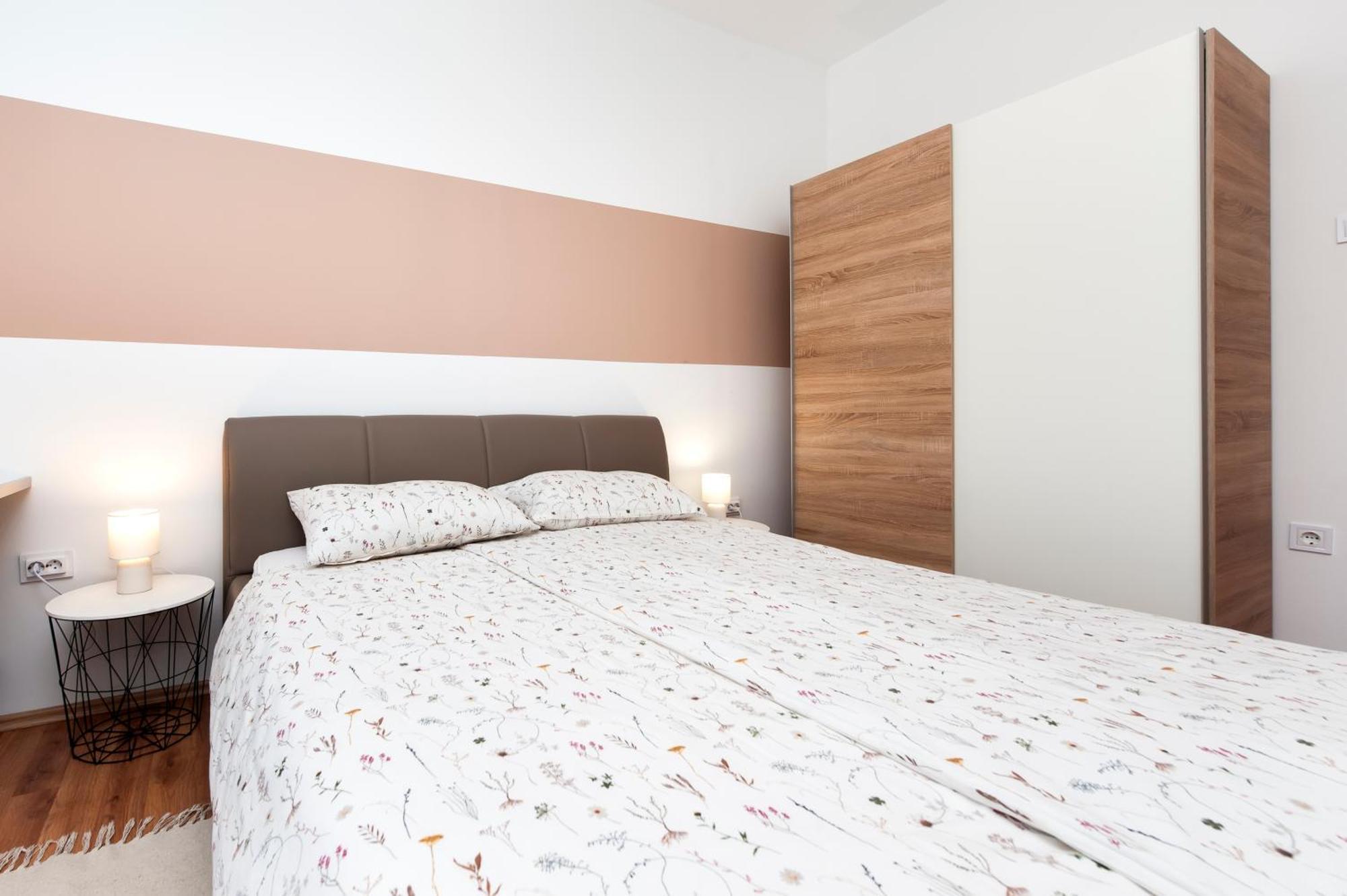 Apartments Euphemia ロヴィニ エクステリア 写真